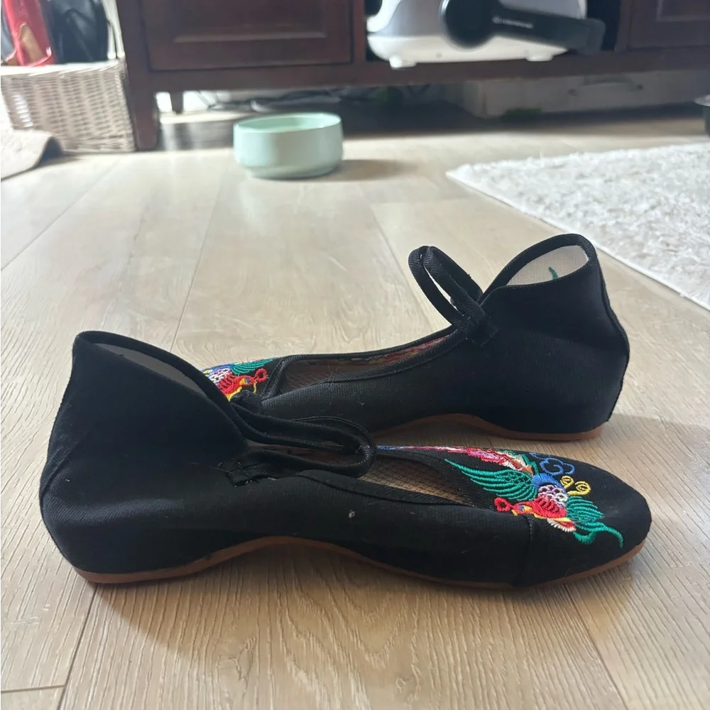 N/A comfortable black